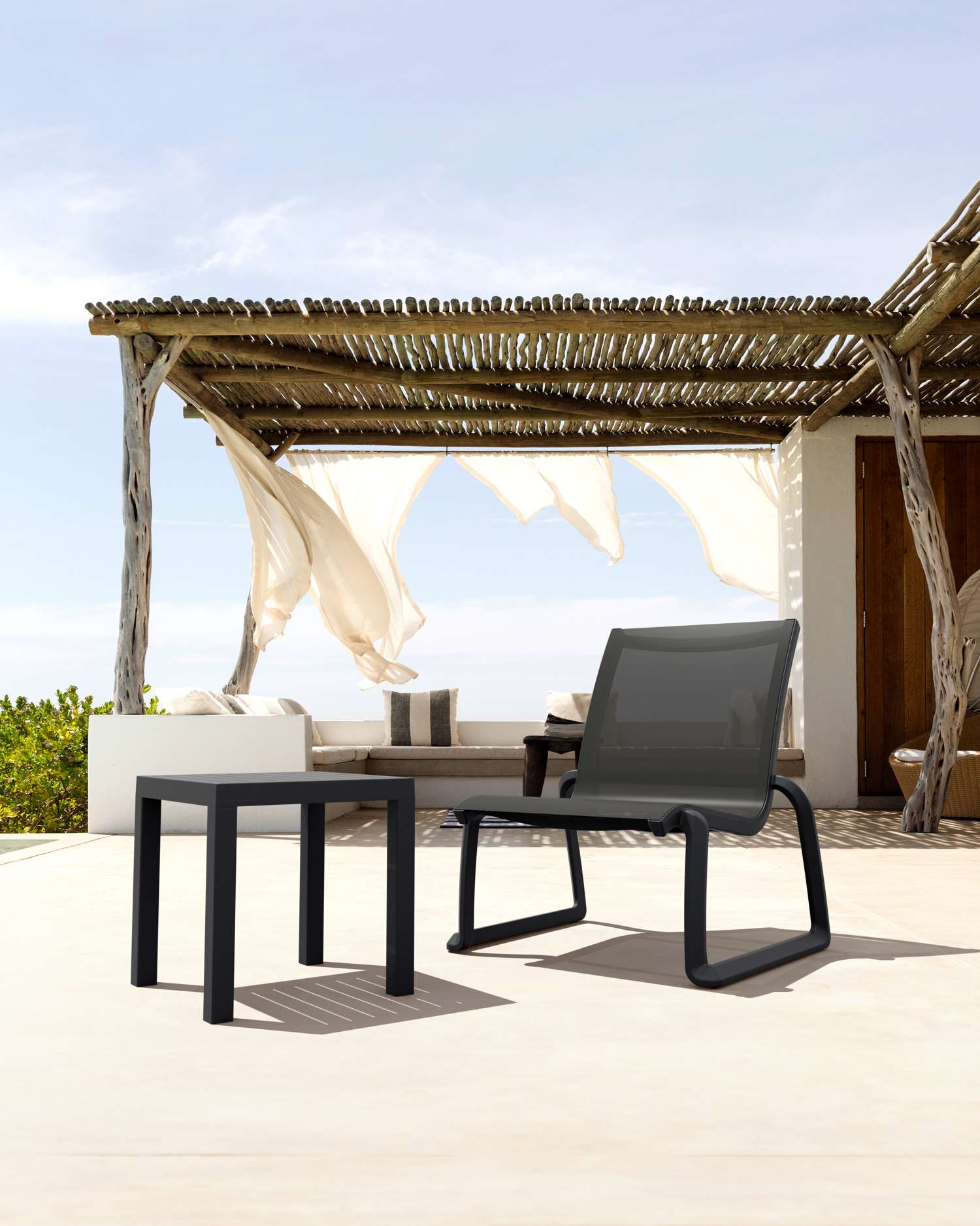 Siesta Pacific Lounge Chair Anthracite & Black | Office Furniture Designs